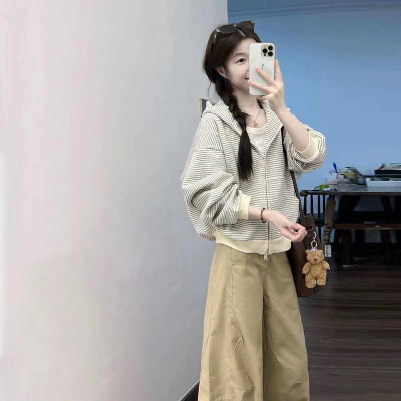 Coleção Outono/Inverno 2026: M - Winter Clothing Drawing avaliação e preço
